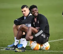 九游体育网站-从阿森纳围绕欧超杯远射贴柱到赛前皇家社会迎来里程碑，赛后巴塞罗那完成体检 